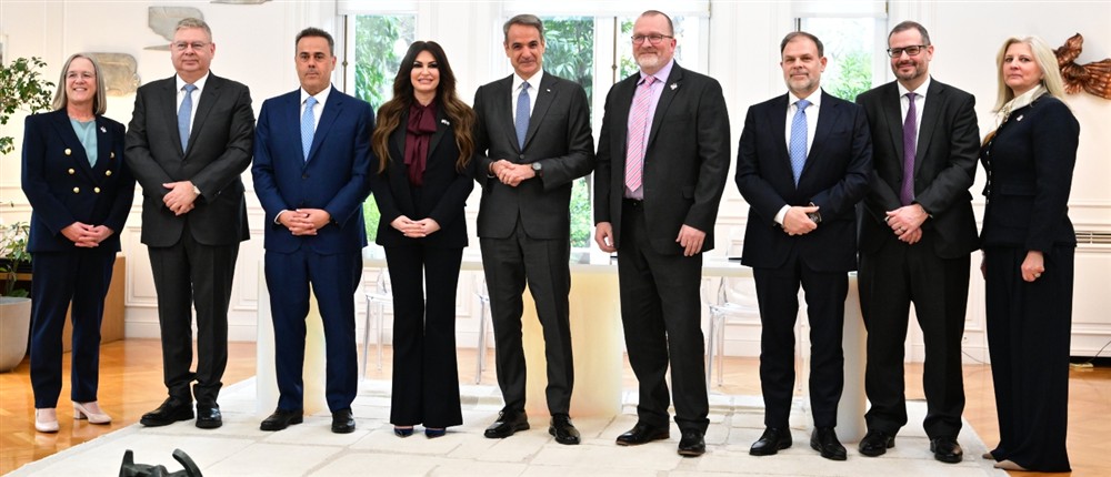 chevron - υπογραφη - μαξιμου