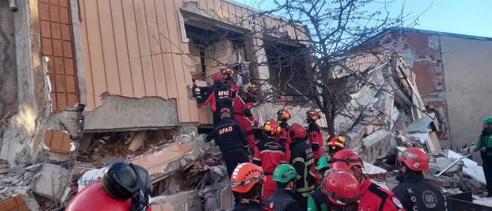 Τουρκία - Κατάρρευση κτιρίου Τουρκία - Κατάρρευση κτιρίου
