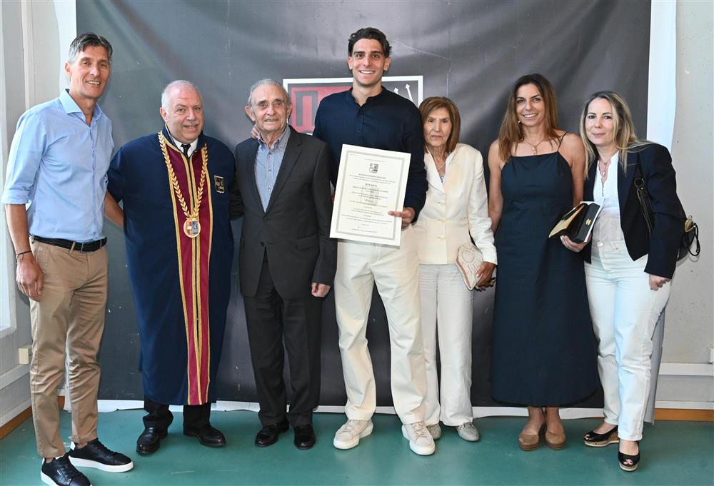 Κωνσταντής Τζολάκης Κωνσταντής Τζολάκης