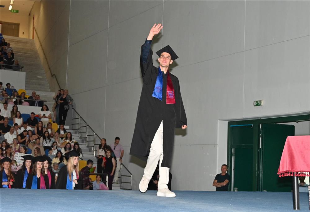 Κωνσταντής Τζολάκης Κωνσταντής Τζολάκης