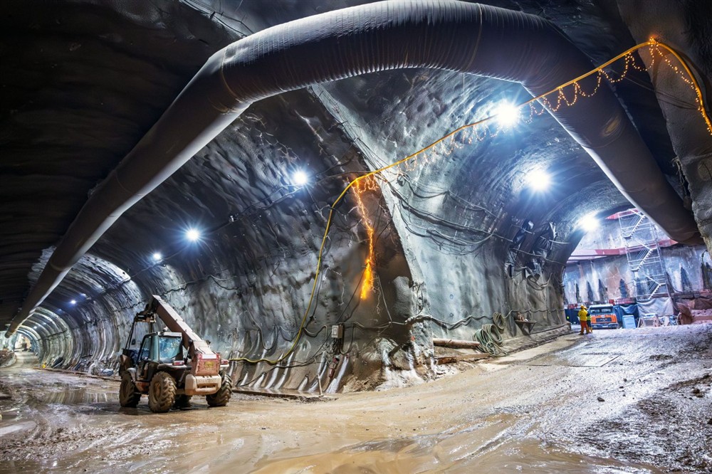 Μετροπόντικας - Γραμμή 4 Μετροπόντικας - Γραμμή 4