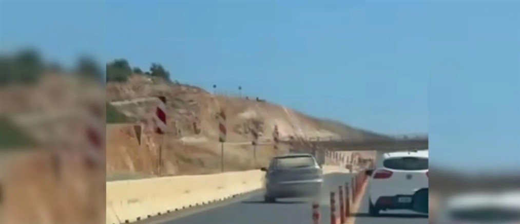 Απίστευτες εικόνες στον ΒΟΑΚ: Οδηγός έσπασε τα κολωνάκια για να κάνει προσπέραση και μπήκε στο αντίθετο ρεύμα (βίντεο)
