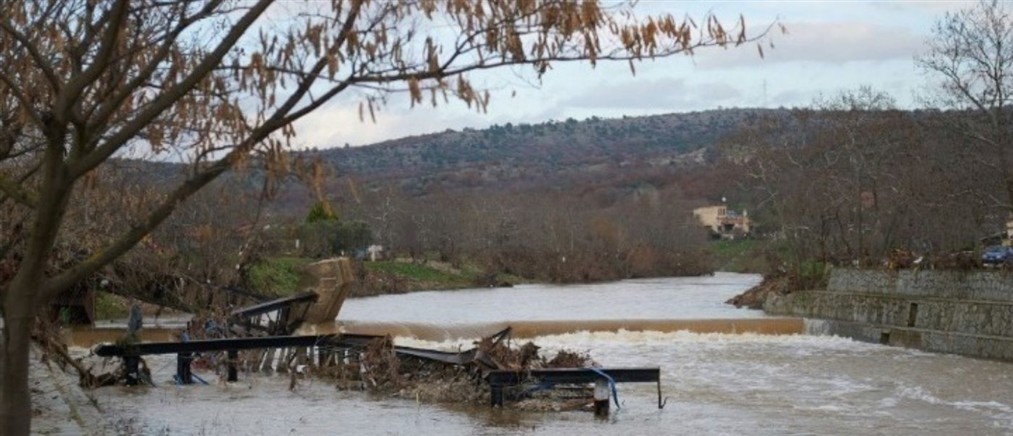 Αγωνία και επιφυλακή στον Έβρο, μάχη με τα νερά σε Λάβαρα και γύρω περιοχές