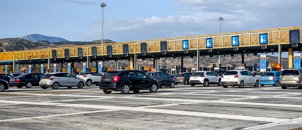 Σε εξέλιξη η επιστροφή των εκδρομέων του Πάσχα - Αυξημένη κίνηση στα λιμάνια της Αττικής (βίντεο)