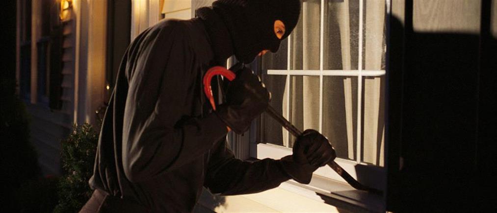 Σέρρες: Συνελήφθησαν επ’ αυτοφώρω τρία άτομα για διάρρηξη διαμερίσματος