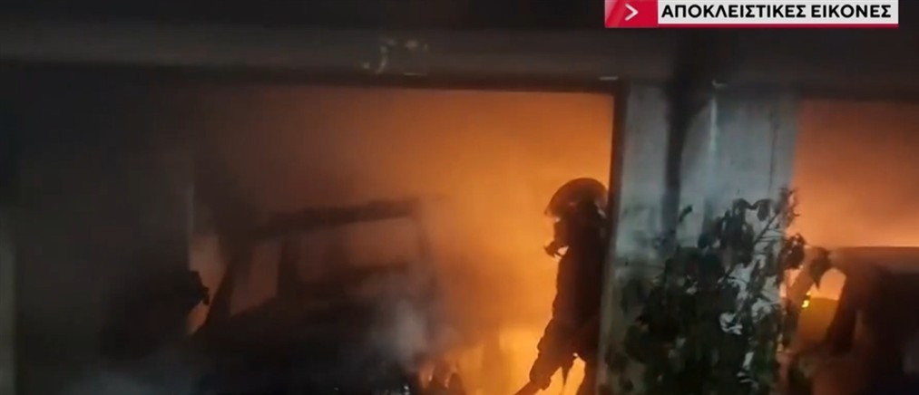 Στις φλόγες πολυκατοικία στην Πάτρα έπειτα από εμπρηστική επίθεση (αποκλειστικό βίντεο)