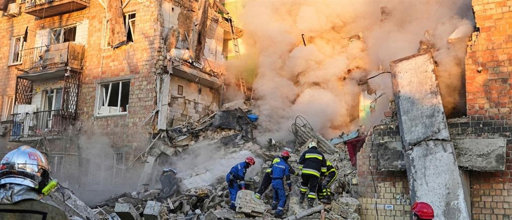 Τουλάχιστον 25 νεκροί στα ρωσικά πλήγματα στο Κίεβο
