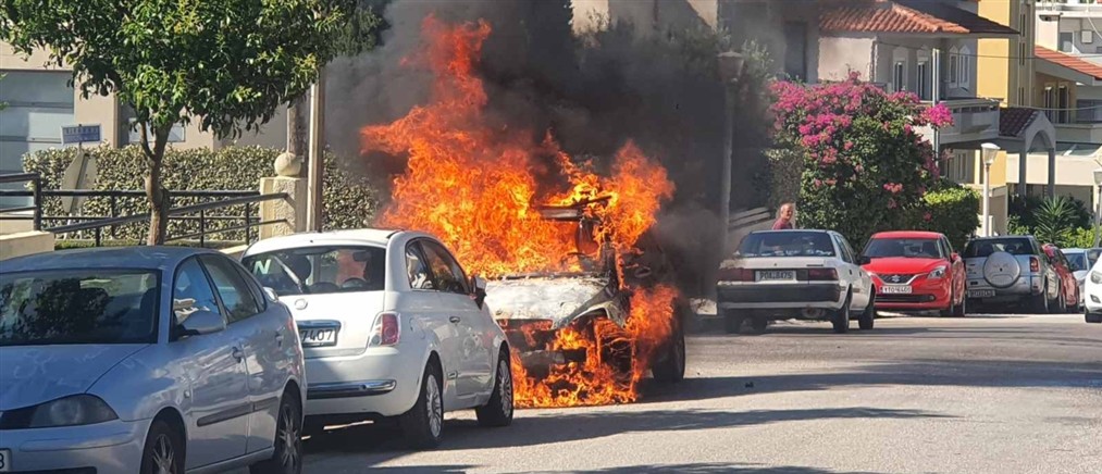 Ρόδος: Σταθμευμένο αυτοκίνητο τυλίχθηκε στις φλόγες (εικόνες)