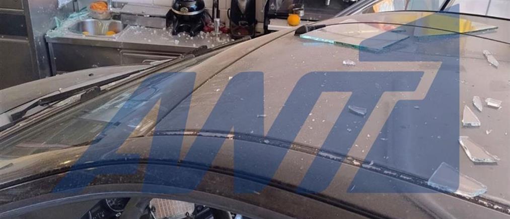 Περιστέρι: Αυτοκίνητο καρφώθηκε σε τζαμαρία καταστήματος (εικόνες)