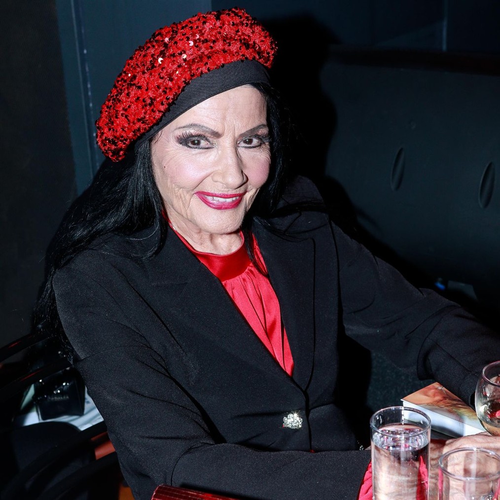 Ζωζώ Σαπουντζάκη: Τέλος στις φήμες σχετικά με την υγεία της - "Ο σύντροφός της είχε μια περιπέτεια…"