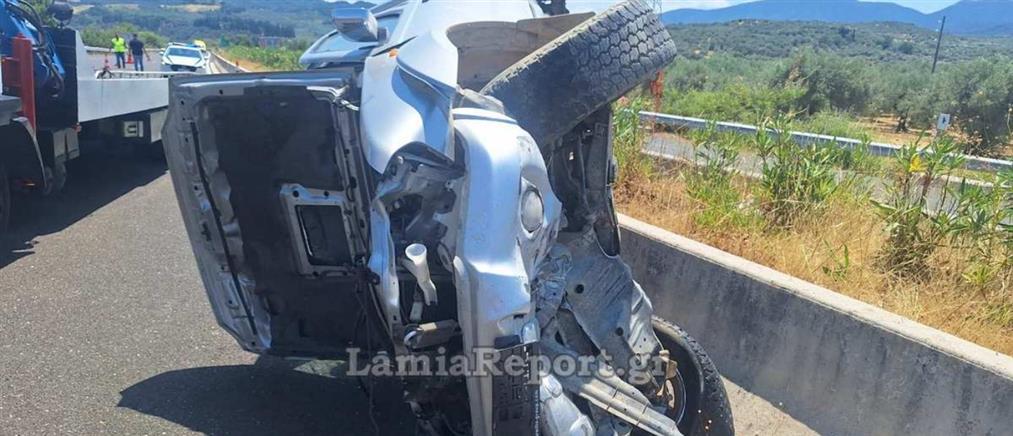 Φθιώτιδα: Αγροτικό τούμπαρε στην Εθνική Οδό (εικόνες)