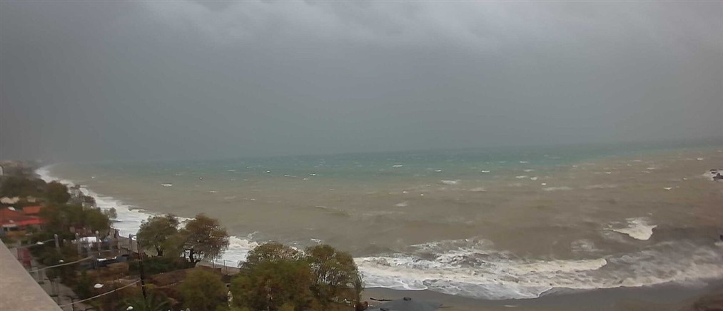 Ισχυρές βροχές και καταιγίδες σε Λέσβο και Χίο