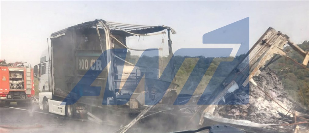 Θεσσαλονίκη: Στις φλόγες φορτηγό στην Εγνατία Οδό (εικόνες)