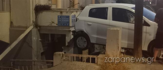 Κρήτη: Αυτοκίνητο εξετράπη της πορείας του και κρεμόταν στον αέρα (εικόνες)