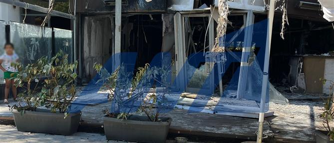 Πυρκαγιά σε καφετέρια στο κέντρο της Αθήνας (εικόνες)