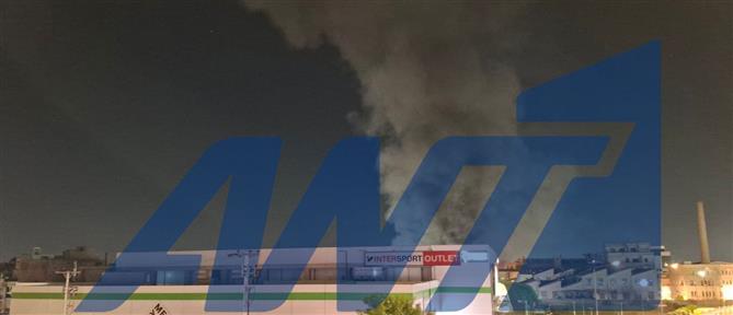 Κολωνός: Υπό έλεγχο η πυρκαγιά σε αποθηκευτικό χώρο επιχείρησης