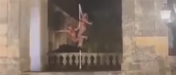 Κέρκυρα: Pole Dancing  έξω από τα παλιά Ανάκτορα