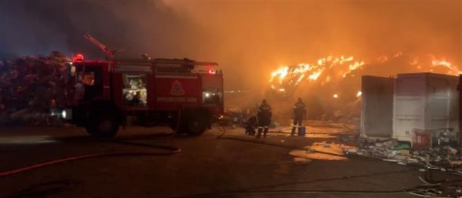 Αλεξανδρούπολη: Μαίνεται η μεγάλη φωτιά στο εργοστάσιο ανακύκλωσης (βίντεο)