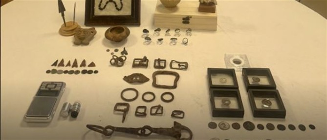 Αθήνα: 56χρονος διακινούσε αρχαιότητες μέσα από τα social media