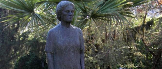 Νίκαια: Άγνωστοι έκλεψαν το άγαλμα "Η Γυναίκα του Λαού" του Γιάννη Παππά