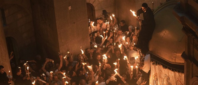 Στα Ιεροσόλυμα βρίσκεται η ελληνική αποστολή που θα μεταφέρει στην Ελλάδα το Άγιο Φως