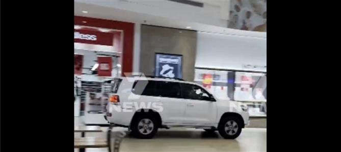 Μελβούρνη: Αυτοκίνητο εισέβαλε σε εμπορικό κέντρο - Αναζητείται το όχημα (βίντεο)