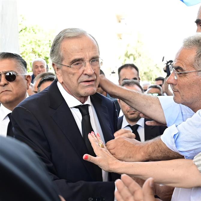 Κηδεία Λένας Σαμαρά: Ο σπαρακτικός επικήδειος του πατέρα της Αντώνη Σαμαρά - "Ευχαριστώ τον Θεό που μας έδωσε αυτό το δώρο για 34 χρόνια"
