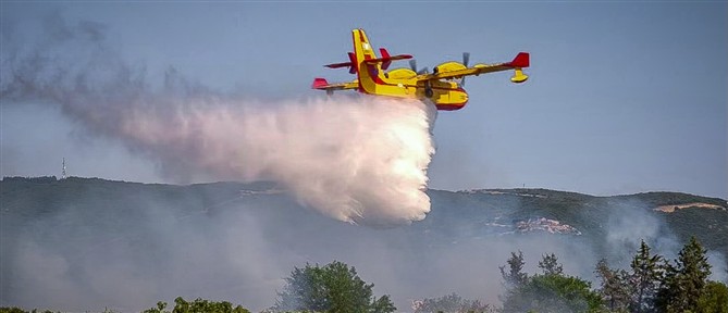Φωτιά στην Σουρωτή Θεσσαλονίκης - Ήχησε το 112 για εκκένωση προς τα Βασιλικά