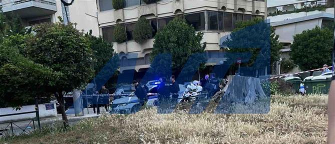 Χαλάνδρι: Η στιγμή που ο οδηγός έπεσε αιμόφυρτος στον δρόμο - Νοσηλεύεται φρουρούμενος (βίντεο)
