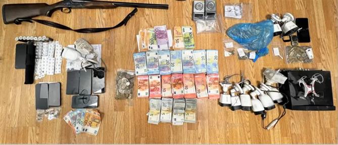 Αγία Βαρβάρα: Επιχείρηση της Δ.Α.Ο.Ε. για τη σύλληψη ατόμων που διακινούσαν ναρκωτικά (εικόνες)