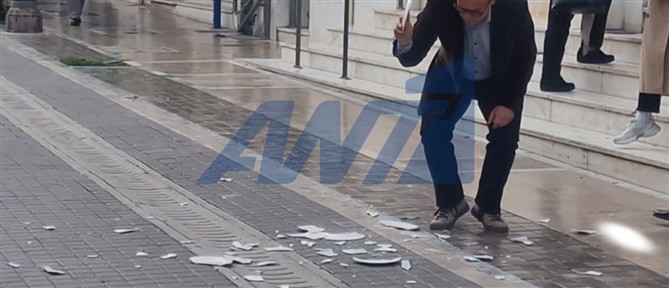 Θορυβώδης πρώτη Ανάσταση στην Πάτρα - Κροτίδες, λαμπτήρες και… πιάτα στον αέρα (βίντεο)