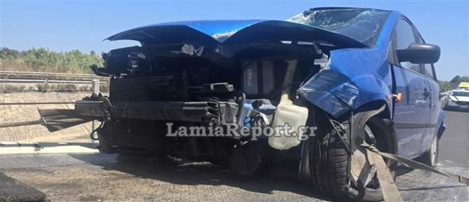 Φθιώτιδα: Αυτοκίνητο τούμπαρε μέσα στην Εθνική Οδό (εικόνες)