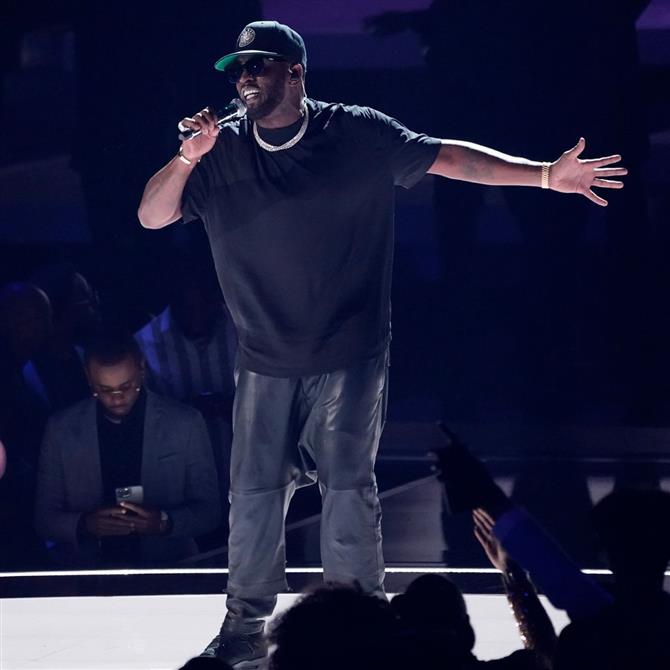 Diddy: Εμφανίστηκε στο δικαστήριο κρατώντας τη Βίβλο