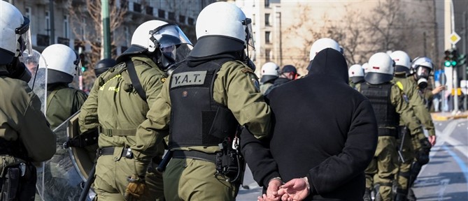 H ΕΛΑΣ για τα επεισόδια στο κέντρο της Αθήνας - Έγιναν 200 προσαγωγές και 19 συλλήψεις