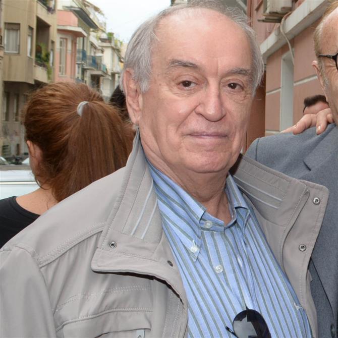Πέθανε ο Κώστας Λυχναράς - Σκηνοθέτης των "Κωνσταντίνου και Ελένης" και "Καφέ της Χαράς"