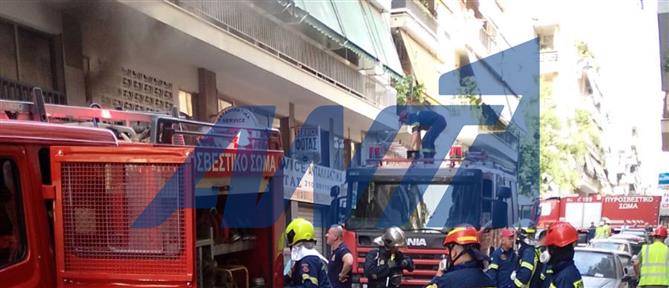 Φωτιά σε συνεργείο στον Νέο Κόσμο – Εκκενώθηκε πολυκατοικία (εικόνες)