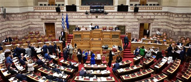 Βουλή: Με 154 "ναι" εγκρίθηκε η πρόταση της Νέας Δημοκρατίας για παραπομπή του Καραμανλή σε προανακριτική