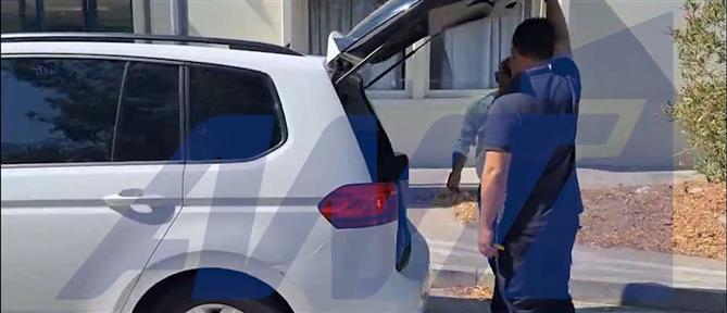 Πάτρα: Βίντεο από την έφοδο στην Ιατροδικαστική Υπηρεσία και την μεταφορά των αρχείων