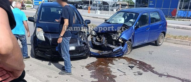 Σοβαρό τροχαίο στη Λαμία: Μεθυσμένος οδηγός "καβάλησε" νησίδα και έπεσε πάνω σε άλλο αυτοκίνητο (βίντεο)