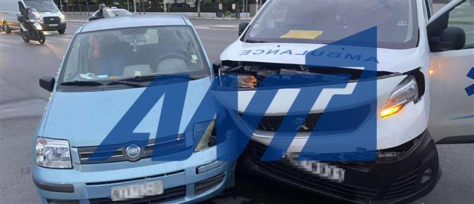 Τροχαίο Θεσσαλονίκη: Σύγκρουση ΙΧ με ασθενοφόρο