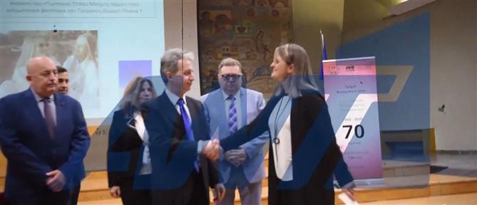 Τέμπη: Συγκίνηση στην απονομή του πτυχίου της Θώμης Πλακιά (βίντεο)