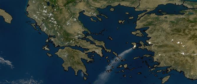 Χίος: Ο καπνός από τη φωτιά ''ταξίδεψε'' στα 400 χλμ. και ''πνίγει'' τις Κυκλάδες (εικόνες)