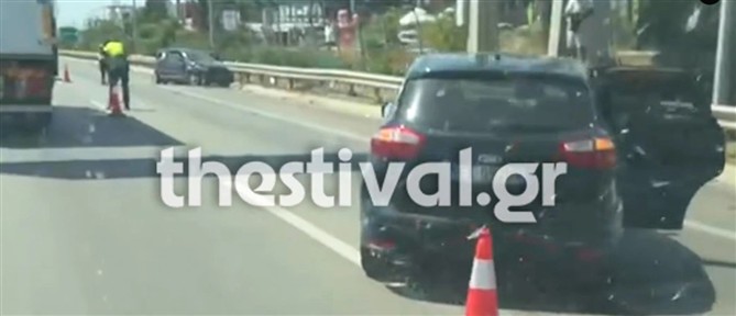 Θεσσαλονίκη: Οδηγός σταμάτησε το αυτοκίνητό του στη μέση του δρόμου και προκάλεσε ατύχημα