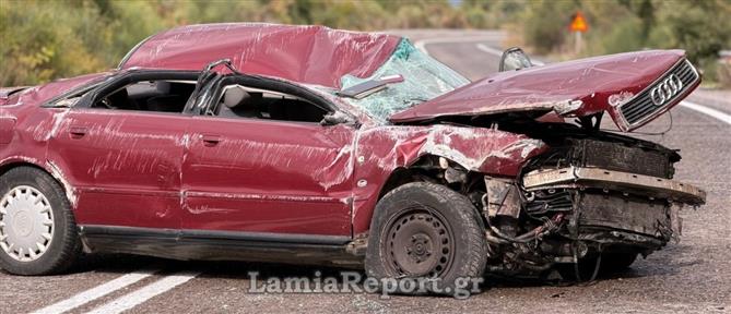 Τροχαίο στη Λαμία: Έσκασε λάστιχο αυτοκινήτου και εκείνο αναποδογύρισε (βίντεο)