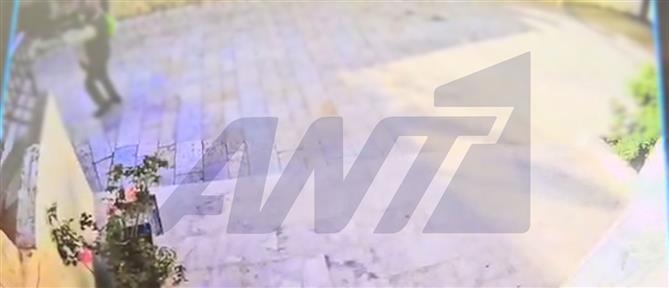 Ένοπλη ληστεία στα Καλάβρυτα: Καρέ - καρέ το βίντεο με τους ληστές των ΕΛΤΑ
