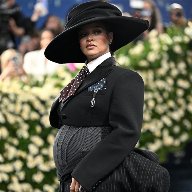 Met Gala: Η Ριάνα ανακοίνωσε πως είναι έγκυος στο τρίτο της παιδί