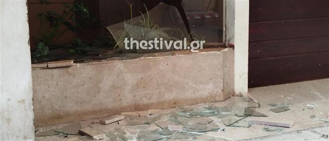 Θεσσαλονίκη: Επίθεση με γκαζάκια στο σπίτι του βουλευτή Στράτου Σιμόπουλου (εικόνες)