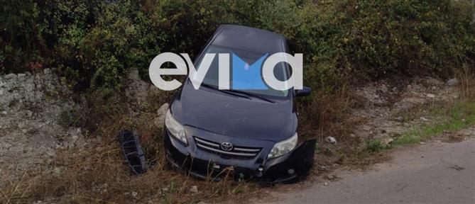 Τροχαίο στην Εύβοια: ΙΧ που οδηγούσε 20χρονος βγήκε εκτός δρόμου και κατέληξε σε θάμνους (εικόνες)