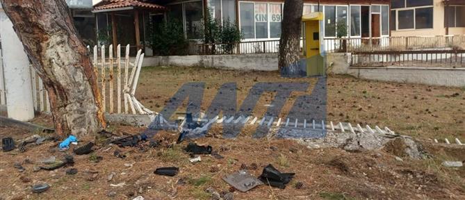 Μενίδι: Νεκρός ο οδηγός που καρφώθηκε σε δέντρο