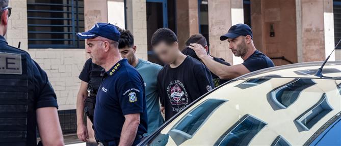 "Κάψατε όλη την Πάτρα": Αποδοκιμάστηκαν οι συλληφθέντες για εμπρησμό
